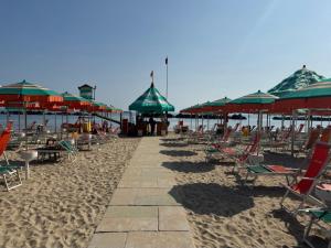 a beach with lots of chairs and umbrellas at Giardino degli Gnomi in Francavilla al Mare