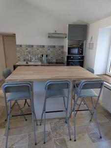 Køkken eller tekøkken på Entre cuves et sources - au coeur de Goudargues