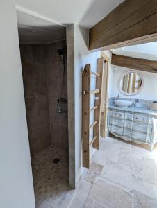 En eller flere senge i et værelse på Entre cuves et sources - au coeur de Goudargues + 12 billeder