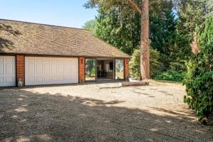 Gallery image of Chalet Gerrards Cross in Gerrards Cross