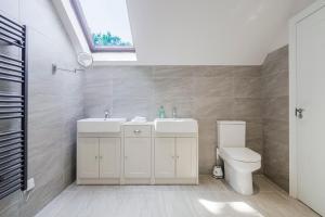 Gallery image of Chalet Gerrards Cross in Gerrards Cross