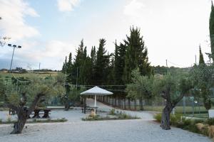 a park with a picnic table and an umbrella at Verdechiaro village in Roseto degli Abruzzi