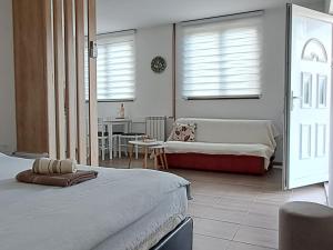 Postel nebo postele na pokoji v ubytování Studio apartman "Kutak DIVUS"