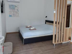 Postel nebo postele na pokoji v ubytování Studio apartman "Kutak DIVUS"