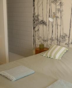 En eller flere senge i et værelse på MAISON BONELLI Villa individuelle idéale famille avec jardin & piscine - Sud Ardèche