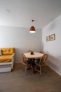 a dining room with a table and chairs and a bed at Falkner & La costa in Mar del Plata