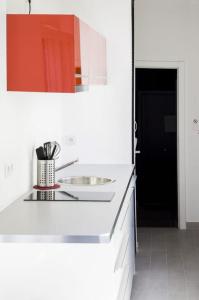 a white kitchen with a sink and a mirror at 302 Le Spot Neuvice in Liège