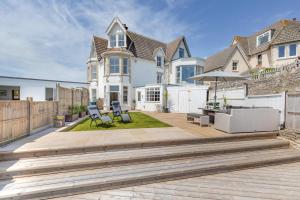 El edificio en el que está la casa vacacional