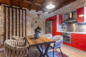 A kitchen or kitchenette at Platanus Inn Apartments by "elite"