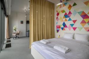 Posteľ alebo postele v izbe v ubytovaní RentPlanet - Apartament Sky Tower