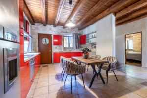 A kitchen or kitchenette at Platanus Inn Apartments by "elite"