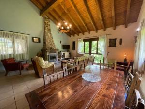 Χώρος καθιστικού στο Casa Trasgu de Tornín-Cangas de Onís- Enjoy life in Asturias