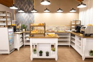 A kitchen or kitchenette at Airport Károly Centrál