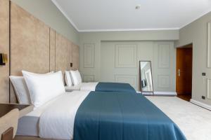 Postel nebo postele na pokoji v ubytování Hotel Majestic
