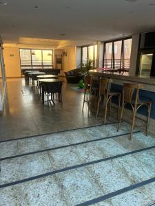 Restaurace v ubytování Melhor localização de Goiânia