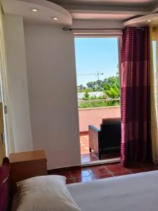Postel nebo postele na pokoji v ubytování Apartments Yll + 2 fotografie