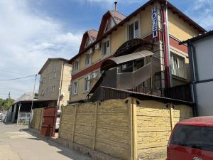 Το κτήριο όπου στεγάζεται  το ξενοδοχείο