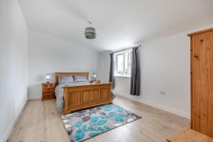 Katil atau katil-katil dalam bilik di 2 Bed in Somerton oc-s32606