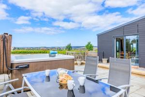 Balkoni atau teres di 2 Bed in Somerton oc-s32606