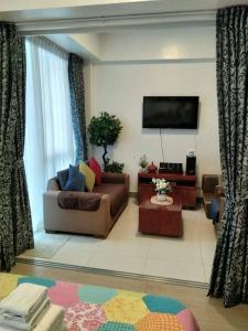 TV a/nebo společenská místnost v ubytování Mactan Newtown with Garden and Ocean View