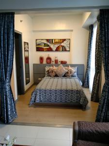 Postel nebo postele na pokoji v ubytování Mactan Newtown with Garden and Ocean View