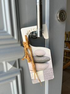 a door handle with some towels and rocks on it at La Casa Bianca Naxos in Vívlos