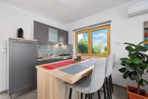 Kuchyňa alebo kuchynka v ubytovaní Apartment Markič