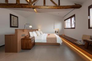 Llit o llits en una habitació de 凤凰古城树喜民宿店Shuxi Guesthouse- Fenghuang Ancient Town
