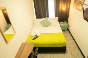 Postel nebo postele na pokoji v ubytování Africa house-Casa Hotel Laureles-La70