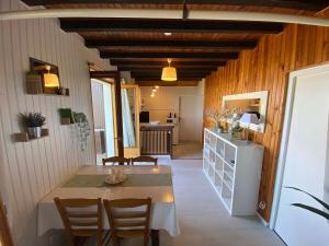 a kitchen and dining room with a table and chairs at Appartement vue lac in Publier