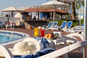 Bazén v ubytování Marbella Resort nebo v jeho okolí