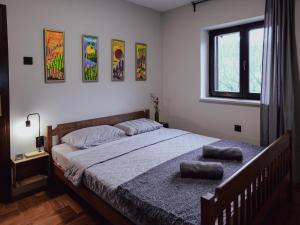 Postel nebo postele na pokoji v ubytování Canyon View Lodge - Matka