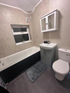 Koupelna v ubytování Luxury 3-Bed house in Leicester
