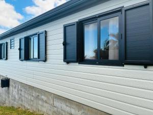 a house with windows on the side of it at Ti caz Désir in Le Tampon