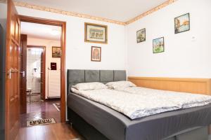 Posteľ alebo postele v izbe v ubytovaní Tip-Top Apartman Ház