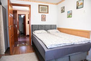 Posteľ alebo postele v izbe v ubytovaní Tip-Top Apartman Ház