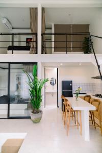 Billede fra billedgalleriet på Tropical Modern Studio Loft i Canggu