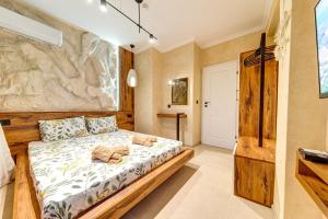 a bedroom with a large bed in a room at Тематични апартаменти Дубай и Малдиви in Néa Péramos