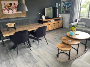 a living room with a table and chairs and a couch at Landelijk Hijken in Hijken +27 photos
