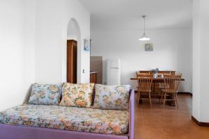 Appartamenti Spiaggia Bianca的休息区