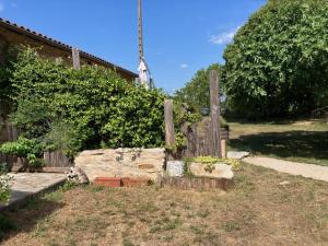 Ogród w obiekcie gîte La Longère bleue
