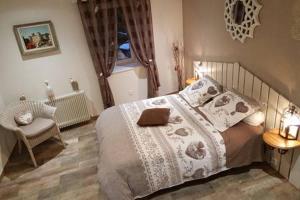 Postel nebo postele na pokoji v ubytování Le clos fleuri