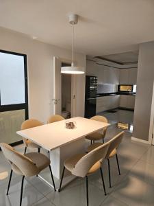Una cocina o cocineta en T3 Duplex - Palmarejo Grande