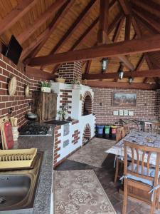 a kitchen with a stove and a table in a room at Pensiunea Select in Curtea de Argeş