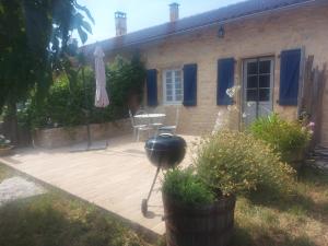 Ogród w obiekcie gîte La Longère bleue