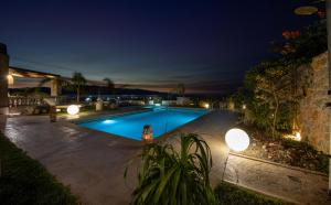 Bazén v ubytování Villa Lady Dafni with private heated pool nebo v jeho okolí