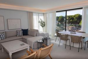 Χώρος καθιστικού στο GINVA - Luxury Beachfront Apartment