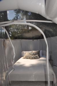 Una cama o camas en una habitación de Noortweghe GLAMPING
