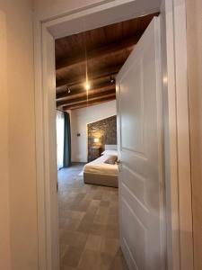 A bed or beds in a room at La Cantina Villa di campagna
