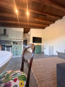A kitchen or kitchenette at La Cantina Villa di campagna